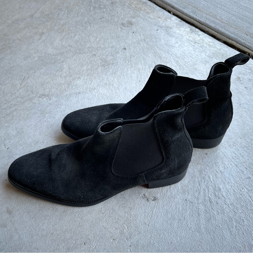 Men’s Aldo suede chukka boats. Size 11